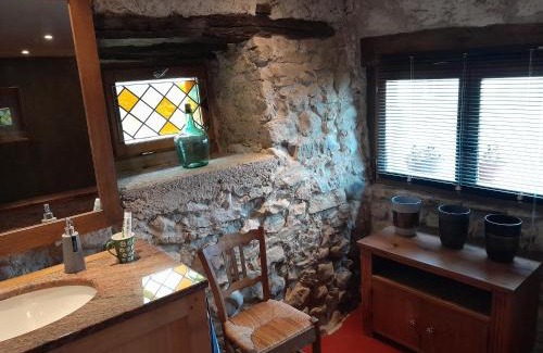 Champagneux House | Grange rénovée et son jardin dans l'Avant Pays Savoyard