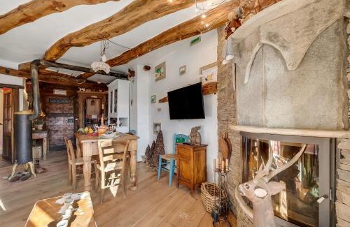 Grangesises Apartment | Grange Romantic Retreat Mountain View - Happy Rentals