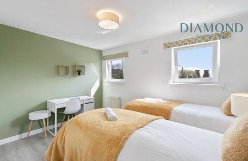 Grangemouth Apartment | Grangemouth, 3 Bed House, Free Parking, Business or Leisure
