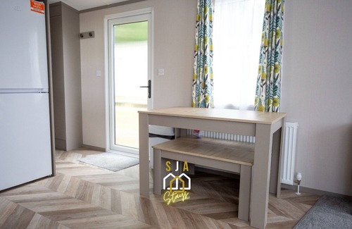 Grantown-on-Spey Apartment | Grantown Getaway - SJA Stays - Modern 2 Bed Static