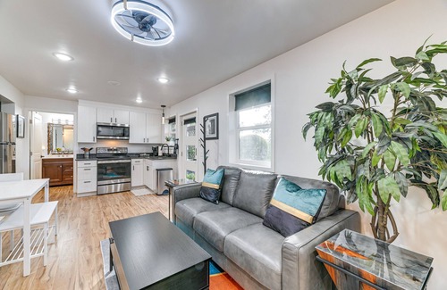 Grants Pass Apartment | Grants Pass Retreat w/Hot Tub & Mountain Views!
