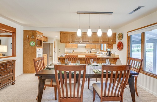 Grants Pass House | Grants Pass Vacation Rental Home: Deck + Views!
