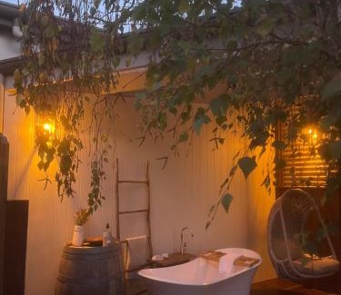 Margaret River Apartment | Grape Juice Retreat Rustic romantic gateway 5mins to beaches & town