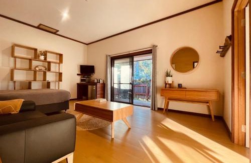 Margaret River Apartment | Grape Juice Retreat Rustic romantic gateway 5mins to beaches & town