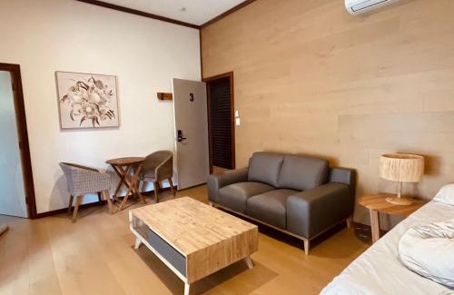 Margaret River Apartment | Grape Juice Retreat Rustic romantic gateway 5mins to beaches & town