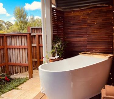 Margaret River Apartment | Grape Juice Retreat Rustic romantic gateway 5mins to beaches & town