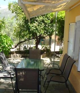 Igoumenitsa House | Grapes and Roses