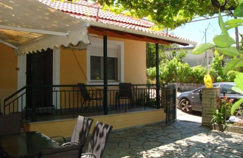 Igoumenitsa House | Grapes and Roses