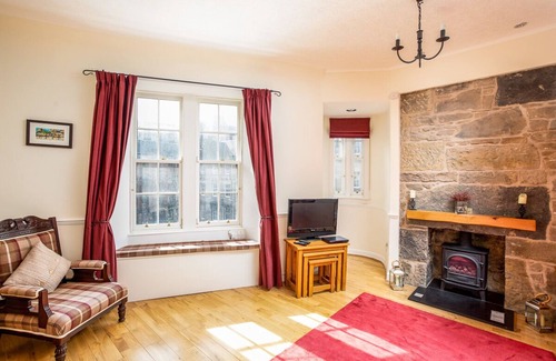 Old Town Apartment | Grassmarket, below Edinburgh Castle in Old Town