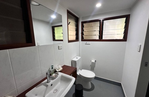 Cooktown Bed & Breakfast | Grassy Hill BnB Delightful, tropical self contained - overlooking the River.