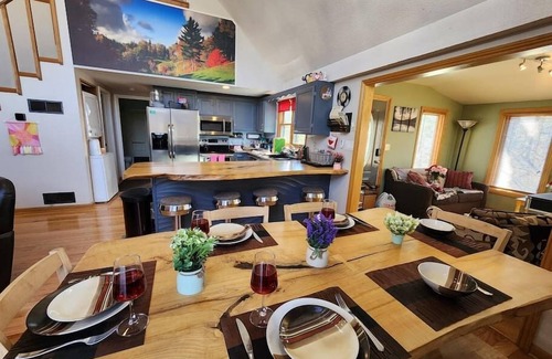 The Woods Cabin | Grateful Moments Cabin in the Woods Resort, Hot tub, Fire Pit, Golf, Access pool