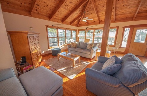 Plantation House | Gratitude Cottage, 3BR/2BA custom home, near community pool