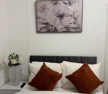Northampton Bed & Breakfast | Gray Bridge Room
