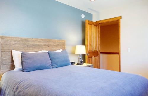 Mammoth Lakes Condo | Gray Eagle Retreat is nestled right in the middle of all the action
