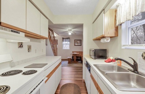 Rockbridge Cottage | Gray Manor (Hocking Hills Area)