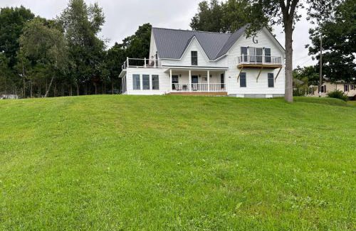 Newport House | Gray's Manor - Lake Memphremagog