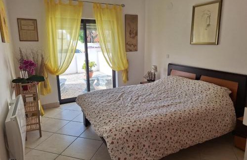 Albardeira Apartment | Great 2 bedroom apartment with communal pool