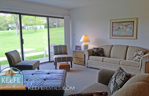Lake Geneva Apartment | Great 2-Bedroom Condo at Interlaken on the shores of Lake Como - Aspen Villa