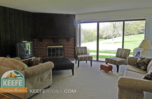 Lake Geneva Apartment | Great 2-Bedroom Condo at Interlaken on the shores of Lake Como - Aspen Villa