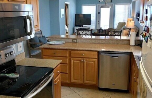 Gulf Shores Condo | Great 3 Bedroom 2 Bath Condo Overlooking East Beach in Gulf Shores - Sleeps 6