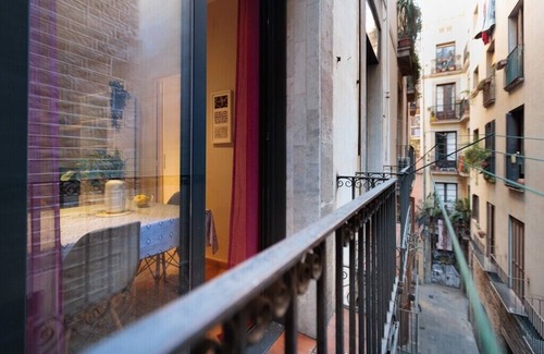 Sant Pere Apartment | Great 3-Bedroom Apartment for 6ppl in El Born, old town!