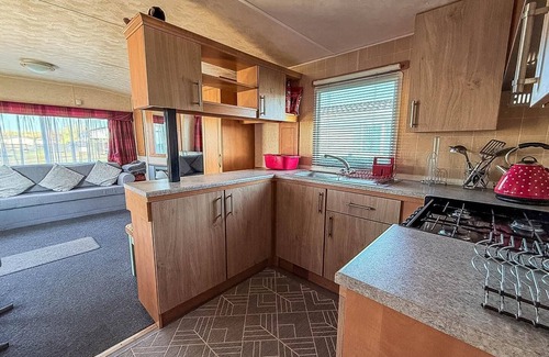 Heacham House | Great 6 berth caravan with side decking in Heacham ref 21054A