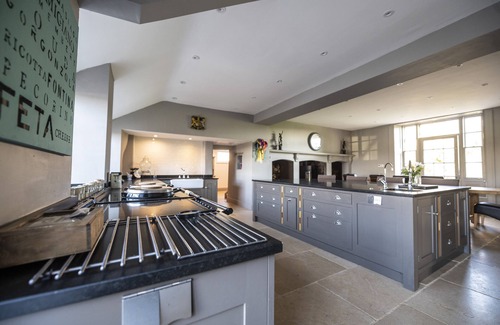 Hendrerwydd House | Great Alder House -Huge Georgian Country House in the Welsh Hills sleeps 12