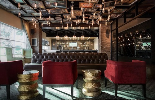 Downtown Las Vegas Hotel | Great Amenities! Parking, Pool! Close to CityCenter, Shark Reef Aquarium!
