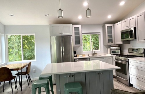 Spenard House | Great Anchorage Mid-Town Location