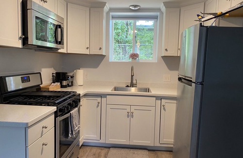 Spenard House | Great Anchorage Mid-Town Location