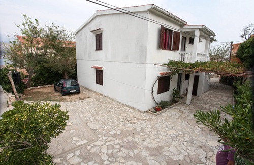 Pag Apartment | Great apartment near the sea and beaches for 7