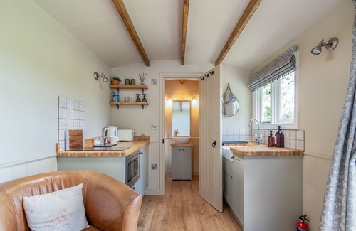 Bradford-on-Avon Bed & Breakfast | Great Ashley Farm B&B and Shepherds Huts