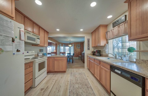Cody House | Great Back Yard, Minutes To Downtown, Quiet, Cozy, Clean & Pet-friendly!