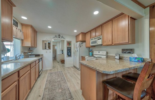 Cody House | Great Back Yard, Minutes To Downtown, Quiet, Cozy, Clean & Pet-friendly!