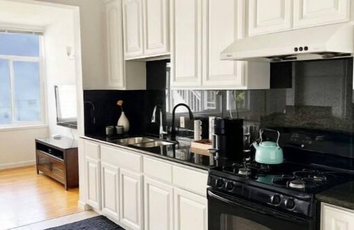 Russian Hill Apartment | Great Bay Views in Russian Hill