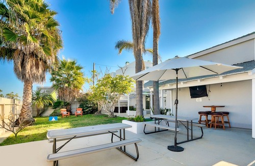 Sunset Beach House | Great beach home - private hot tub & yard - only five houses to the sand