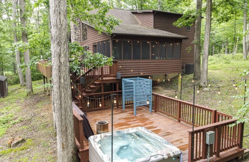 Great Cacapon Cabin | Great Cacapon Mtn Cabin w/Private Hot Tub + Views