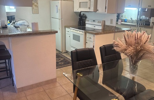 Paradise Valley Village Apartment | Great condo fitting 5, clean and close to paradise village mall