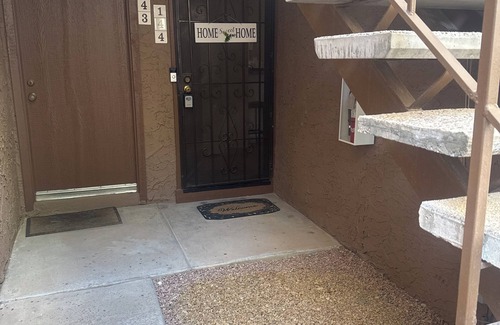 Paradise Valley Village Apartment | Great condo fitting 5, clean and close to paradise village mall