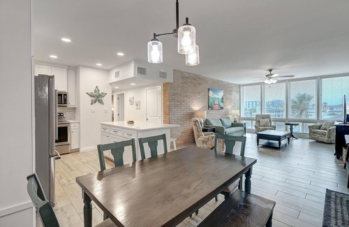 Port Aransas Condo | Great condo Heated community pool Private Pier Marina View!