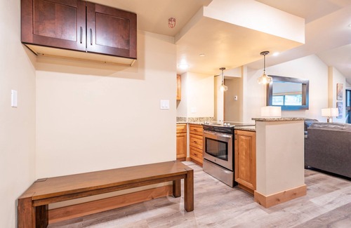 Copper Mountain Village Condo | Great condo just steps from American Eagle and Flyer lifts. 2 master bedrooms