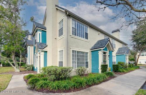 Southside Apartment | Great Condo near Beaches and Mayo Clinic