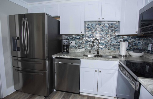 Sunnyside Condo | Great condo right on the beach! Come put your toes in the sand!