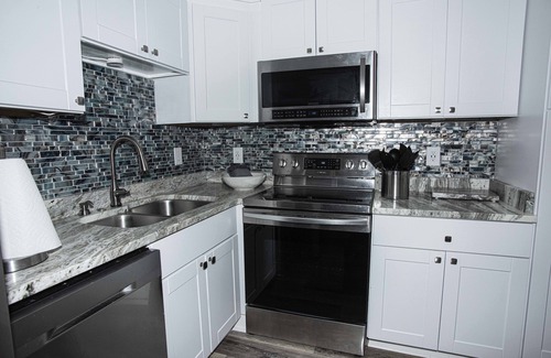Sunnyside Condo | Great condo right on the beach! Come put your toes in the sand!