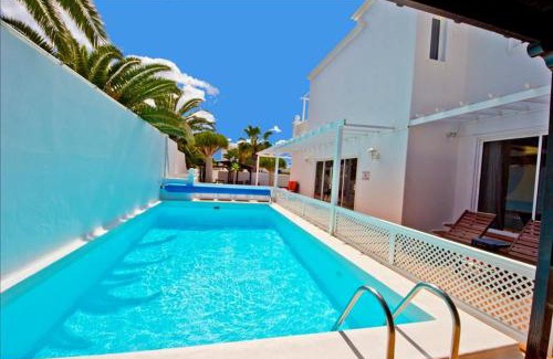 Costa Teguise Villa | Great Costa Teguise Home Villa Luz De La Fragata 4 Bedrooms Private Pool Central Location