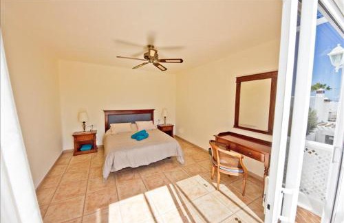 Costa Teguise Villa | Great Costa Teguise Home Villa Luz De La Fragata 4 Bedrooms Private Pool Central Location