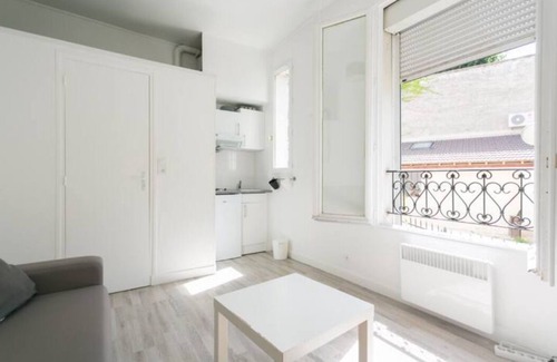 Louis Bertrand-Mirabeau-Semard Apartment | Great cosy studio minutes away from the metro!