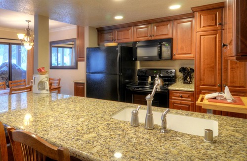 Mammoth Lakes Condo | Great Deal on 5 Star 2 Bed/2Bath Condo at Value Prices