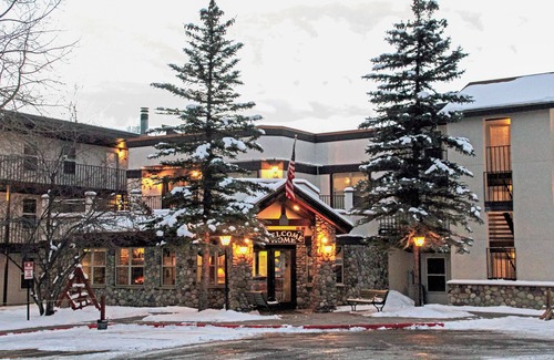 Steamboat Springs Hotel | Great Deal! Serene Unit, Near Ski Lifts, Free Shuttle Service, Hot Tub, Jacuzzi, Mountain Biking