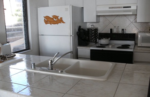 Kailua-Kona Condo | Great Deals at the Kona Reef! Footsteps from Old Kona Town. See our Video Tour.